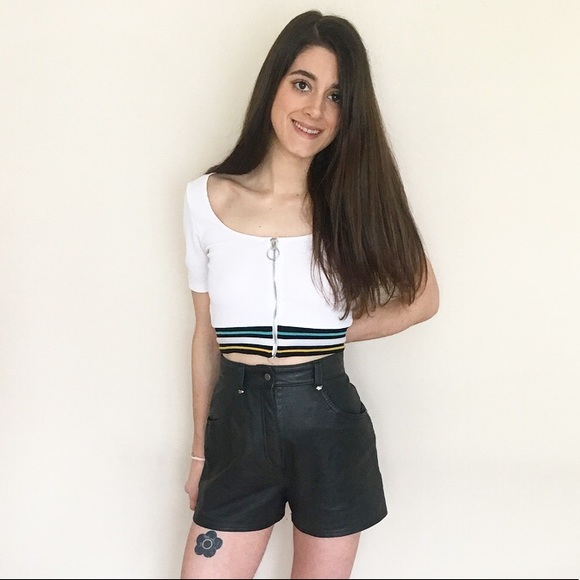 Meet Your Posher, Mariel - Picture 1 of 1